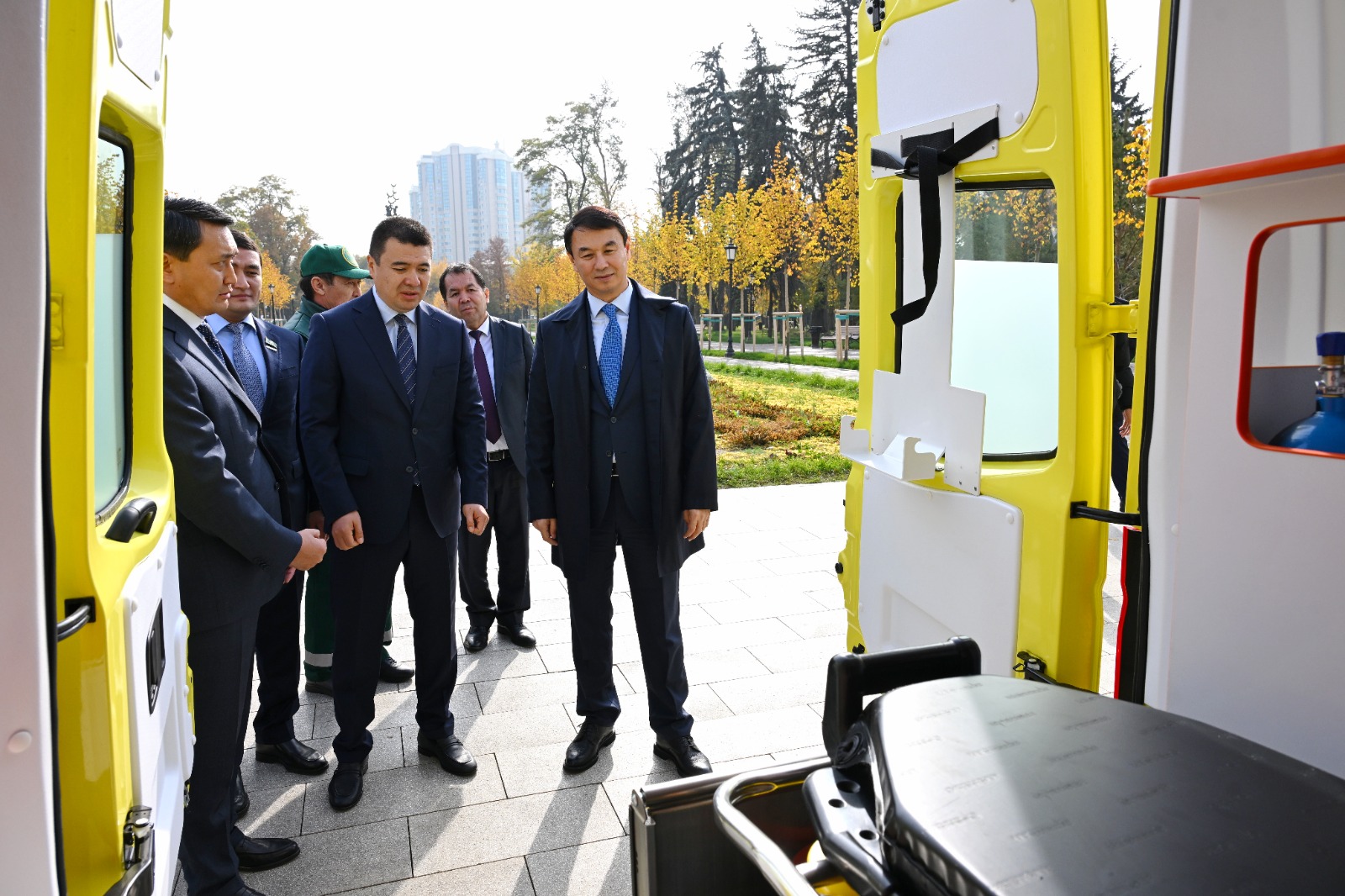 Алматы қаласында жаңа жедел жәрдем қызметтік  автокөліктерінің кілті табысталды.