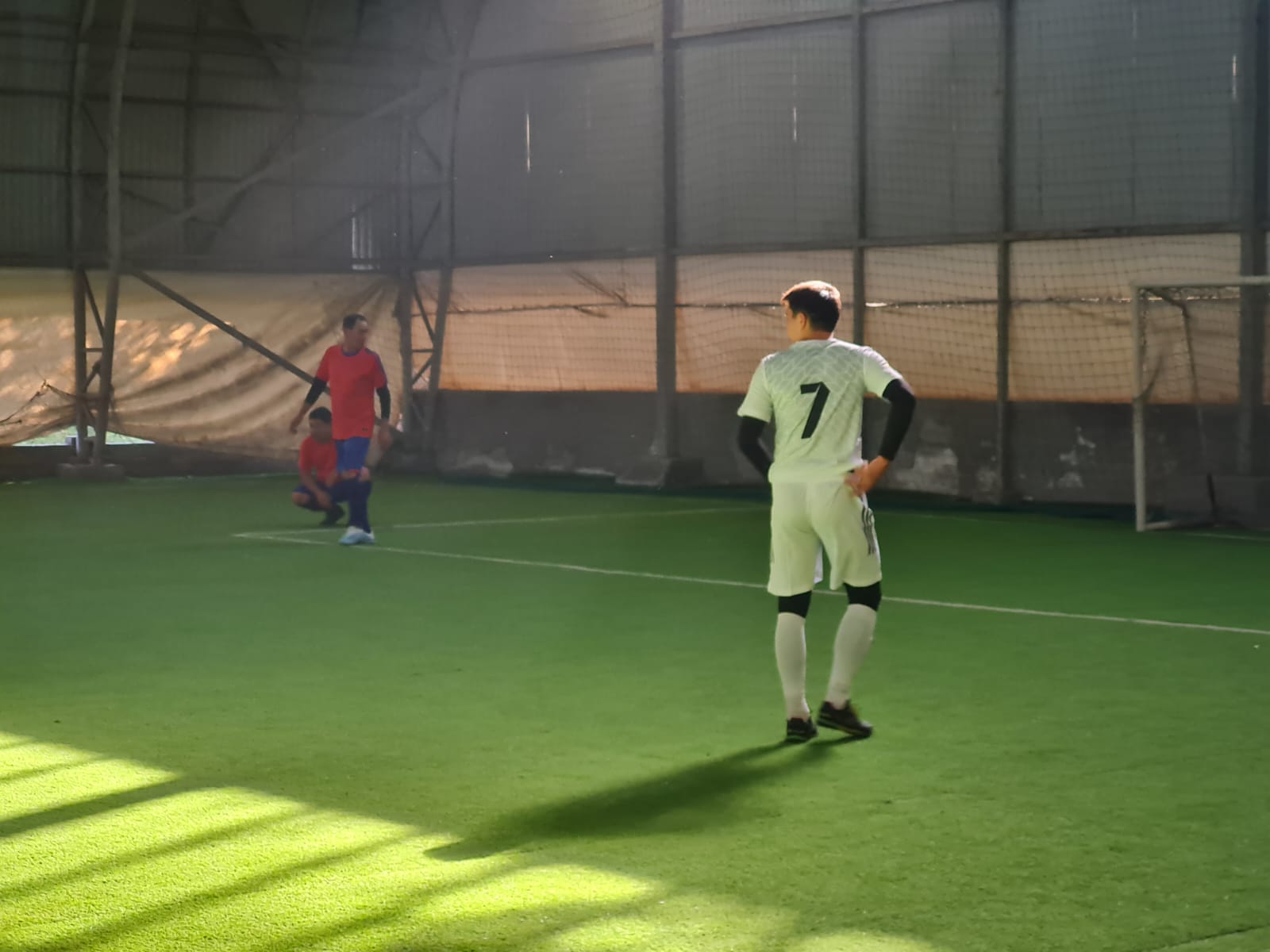 Спорт и достық: Алматыда медицина қызметкерлері арасында «AQNIET» кәсіподағының қолдауымен мини-футбол турнирі өтеді