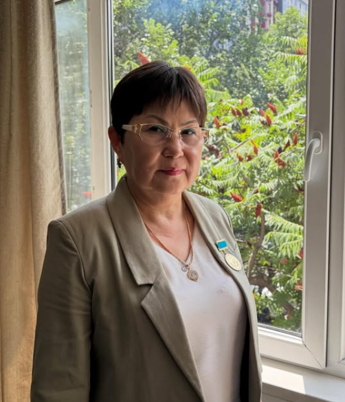 Көп жылғы еңбегі мен кәсібіне деген адалдығы үшін
