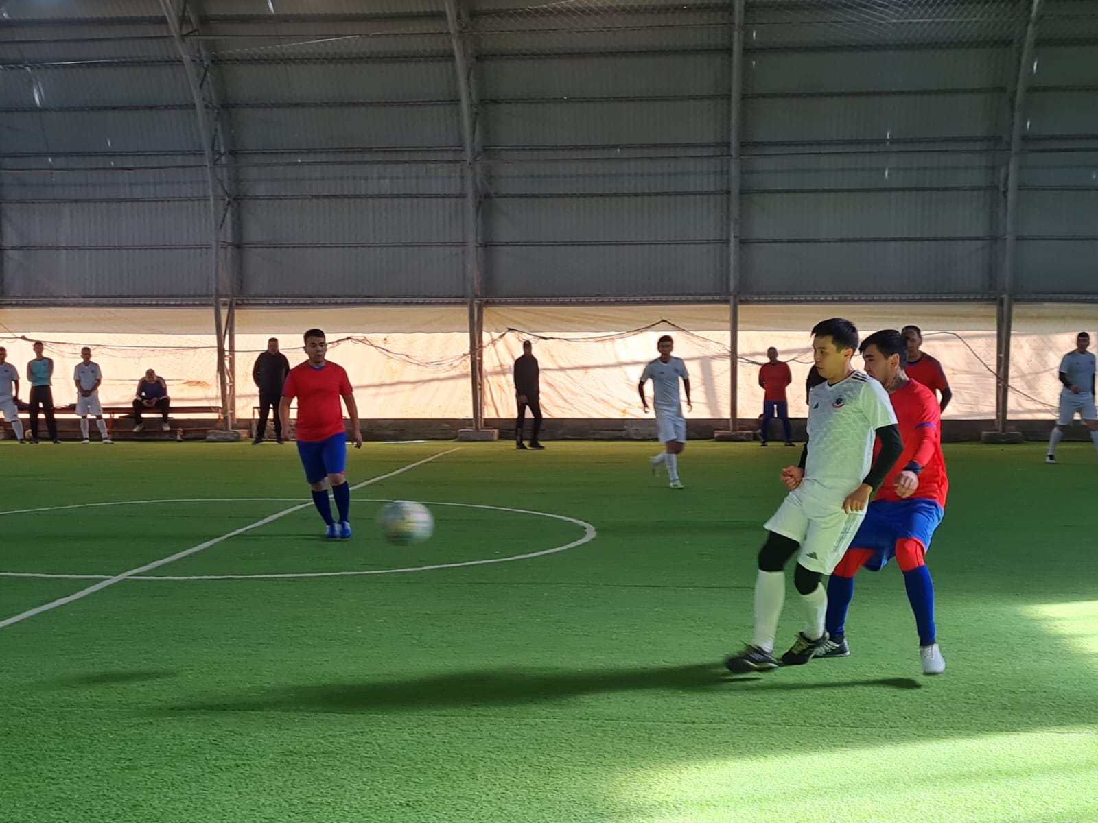 Спорт и достық: Алматыда медицина қызметкерлері арасында «AQNIET» кәсіподағының қолдауымен мини-футбол турнирі өтеді