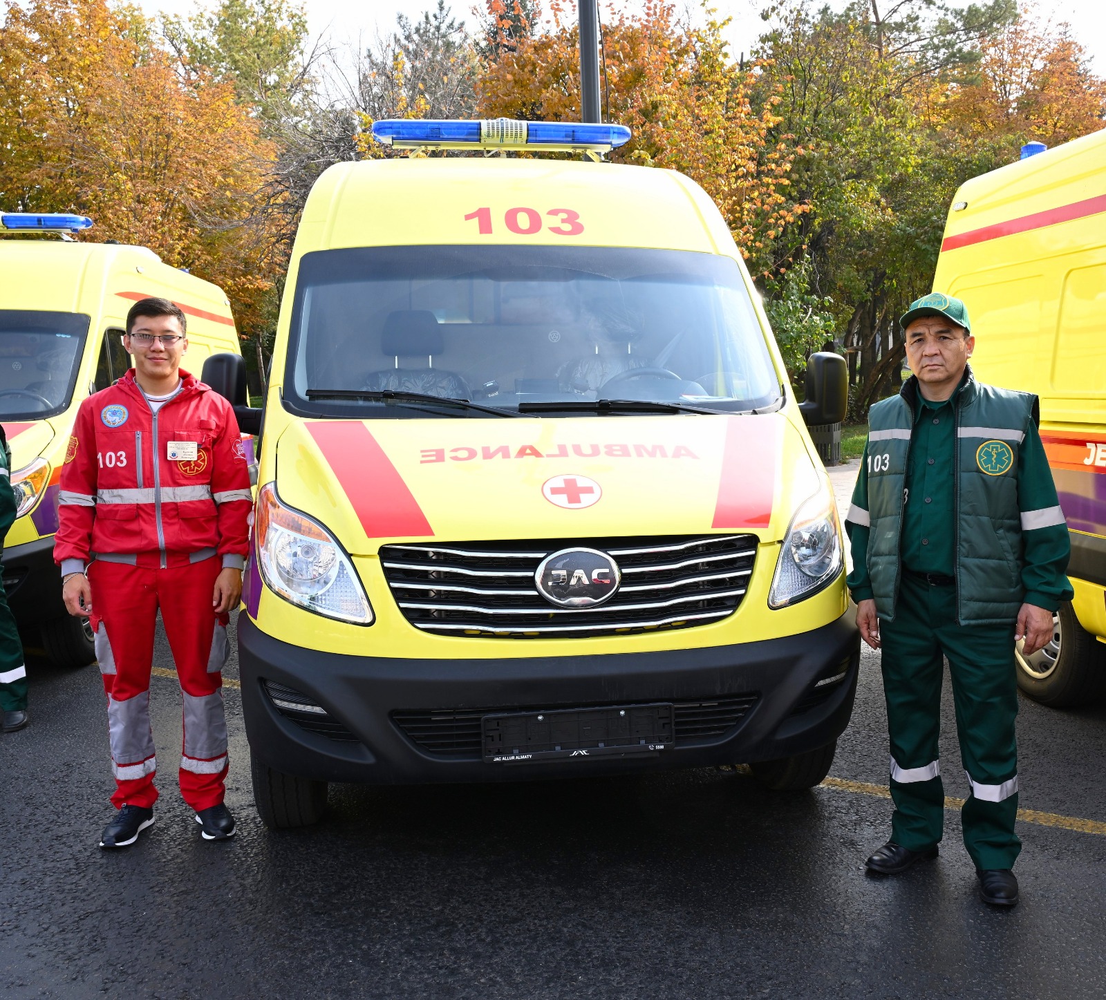 Алматы қаласында жаңа жедел жәрдем қызметтік  автокөліктерінің кілті табысталды.