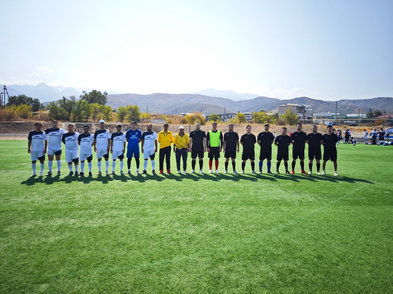 Спорт и достық: Алматыда медицина қызметкерлері арасында «AQNIET» кәсіподағының қолдауымен мини-футбол турнирі өтеді