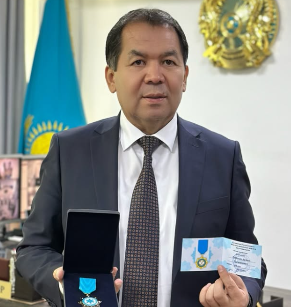 Алматы қаласының Медициналық жедел жәрдем қызметінің директоры Тойбеков Арман Серікбайұлы «Үздік қызметкер» төсбелгісімен марапатталды.